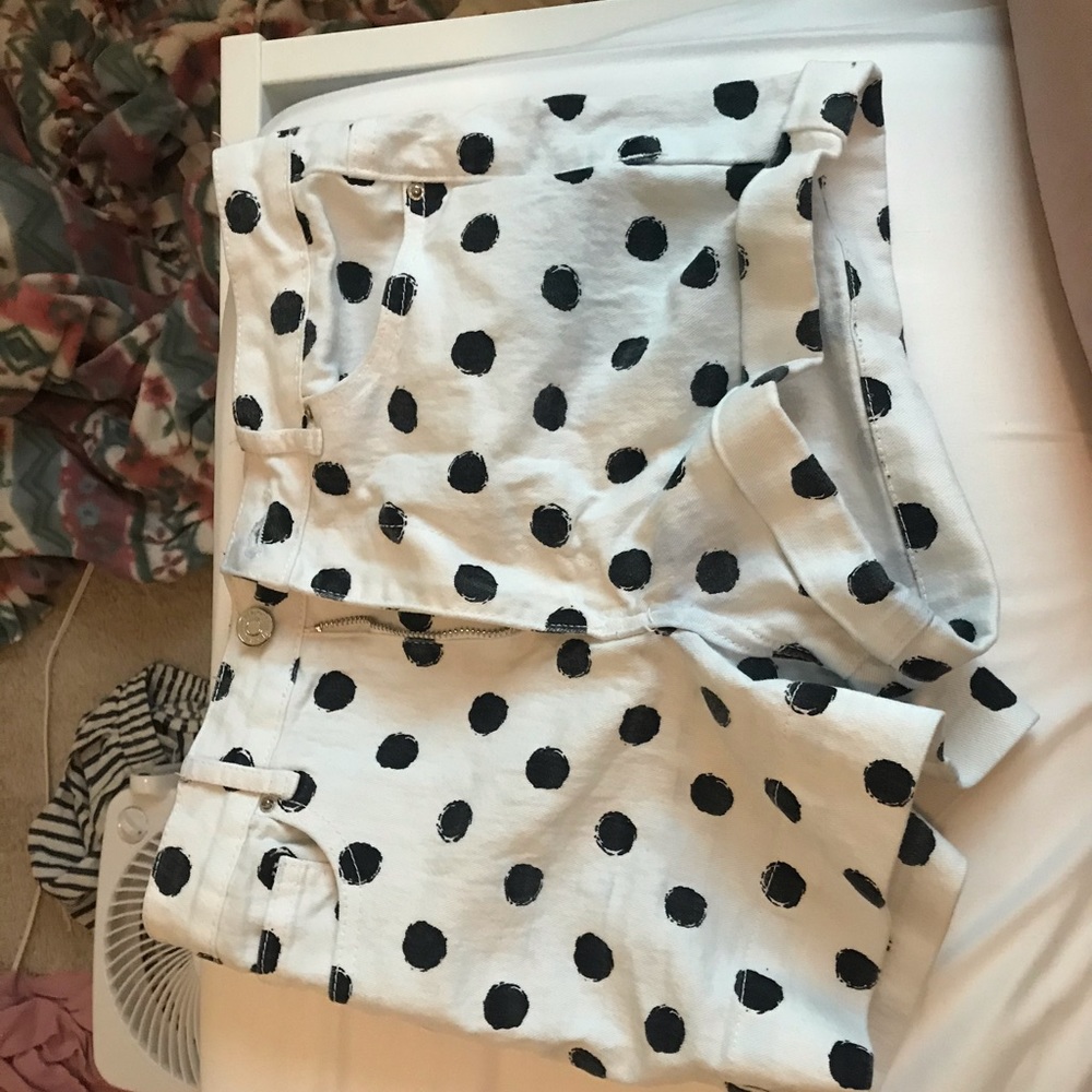 v cute b n w polka dot shorts!